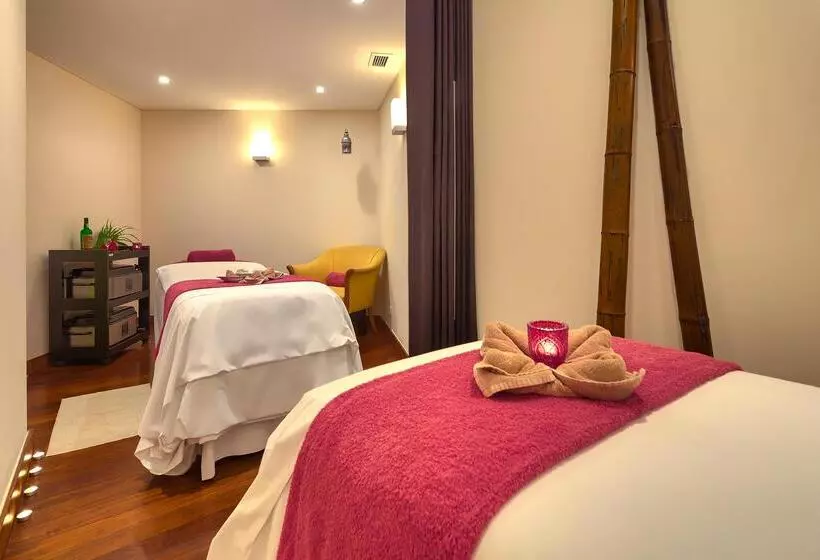 בית מלון כפרי The Views Monumental