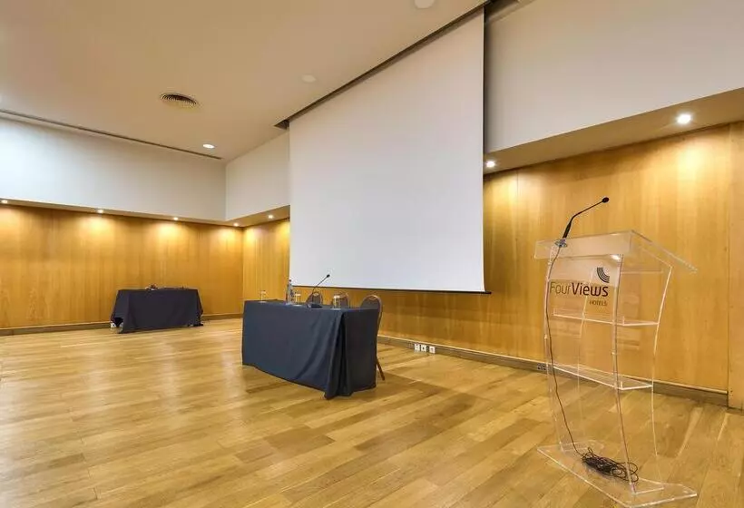 בית מלון כפרי The Views Monumental