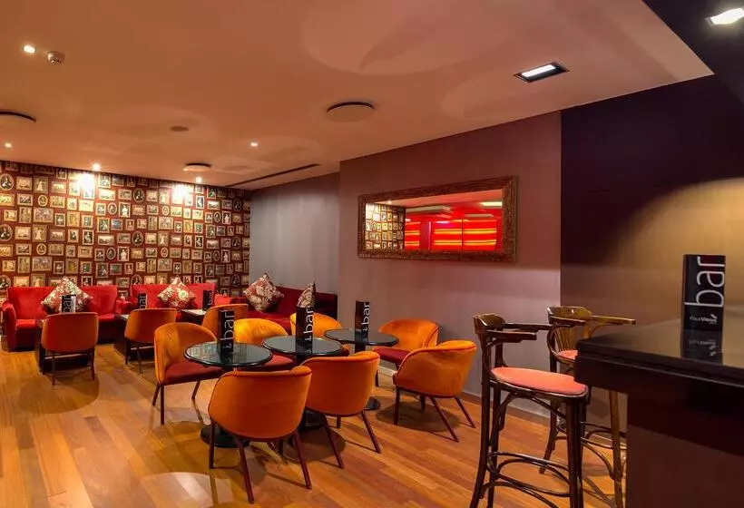 בית מלון כפרי The Views Monumental