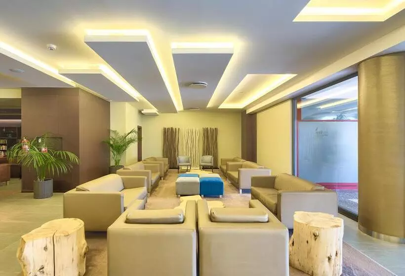 בית מלון כפרי The Views Monumental