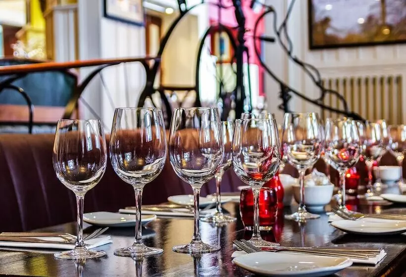 Отель The Wyatt