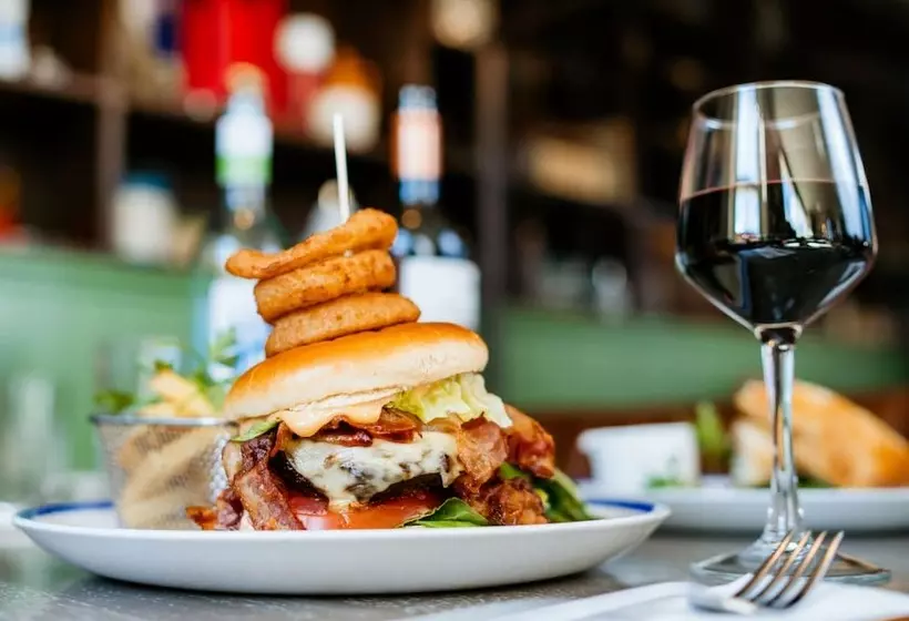 Отель The Wyatt