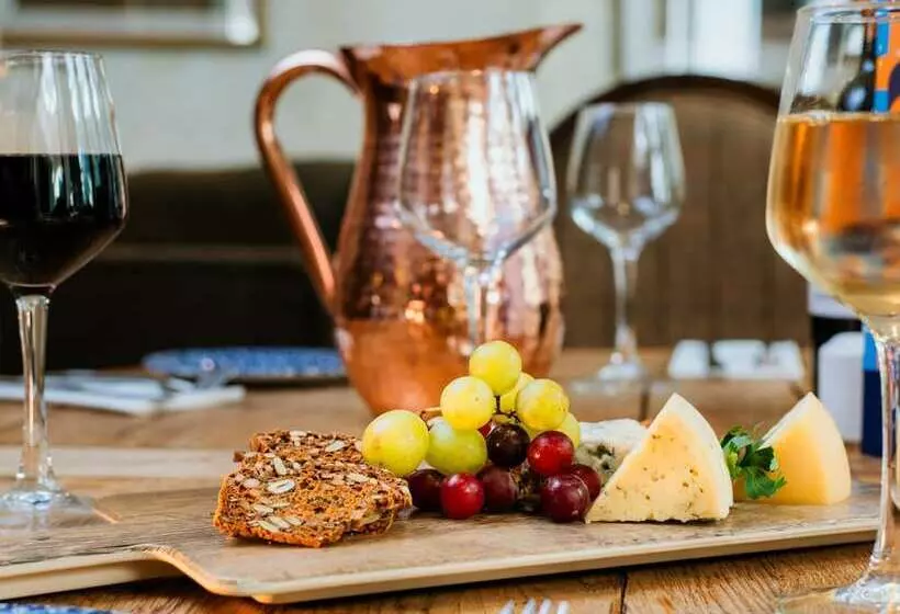 Отель The Wyatt