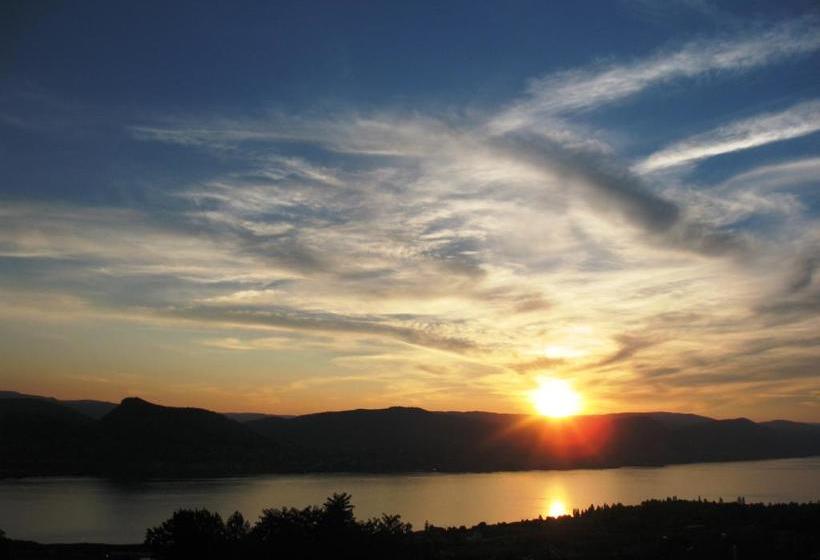 Above Naramata Bed & Breakfast