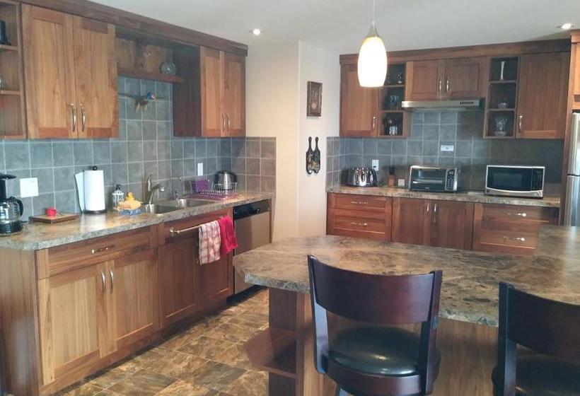 Above Naramata Bed & Breakfast