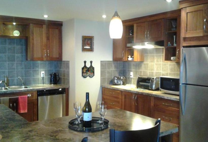 Above Naramata Bed & Breakfast