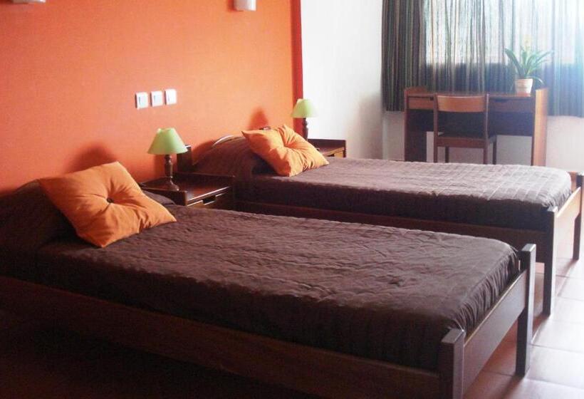 Ostello Hi Almograve – Pousada De Juventude