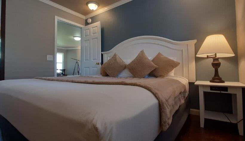 فندق صغير The Oceanfront Inn