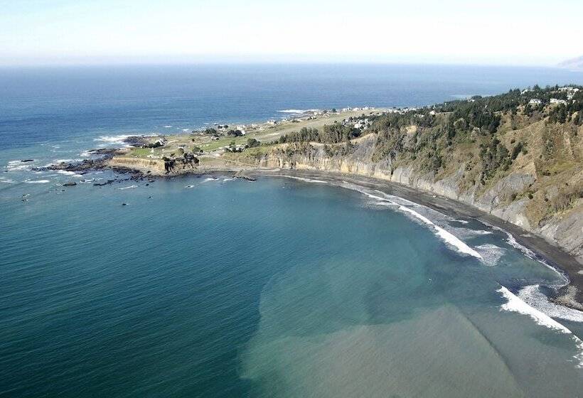 فندق صغير The Oceanfront Inn