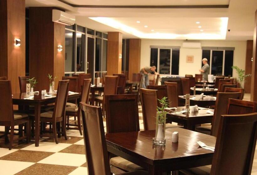 בית מלון כפרי Ebony Batulicin