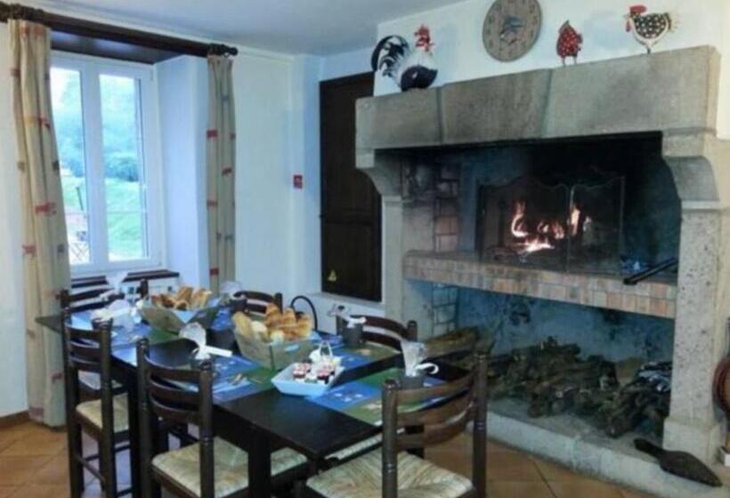 Отель La Roche Du Marais