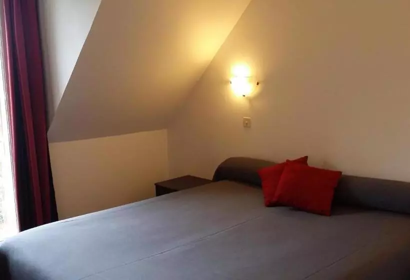 Hotelli La Roche Du Marais