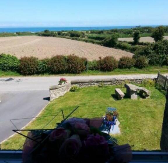 Отель La Roche Du Marais