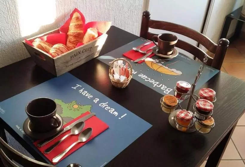 Hotelli La Roche Du Marais