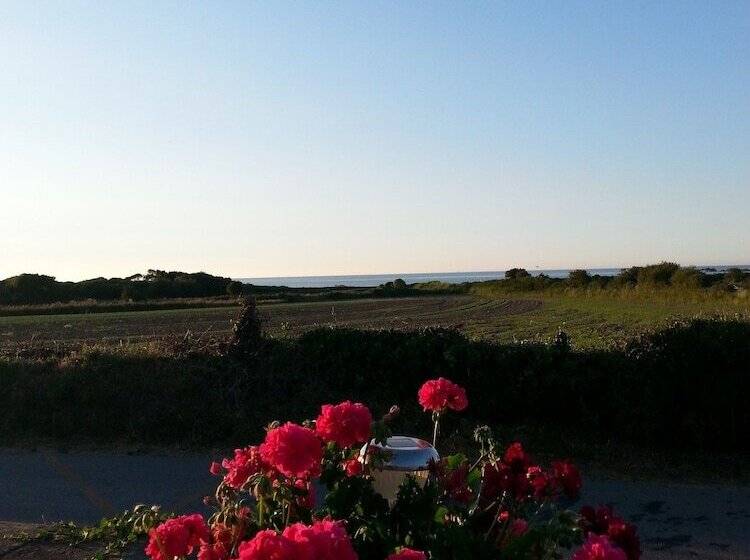 Отель La Roche Du Marais