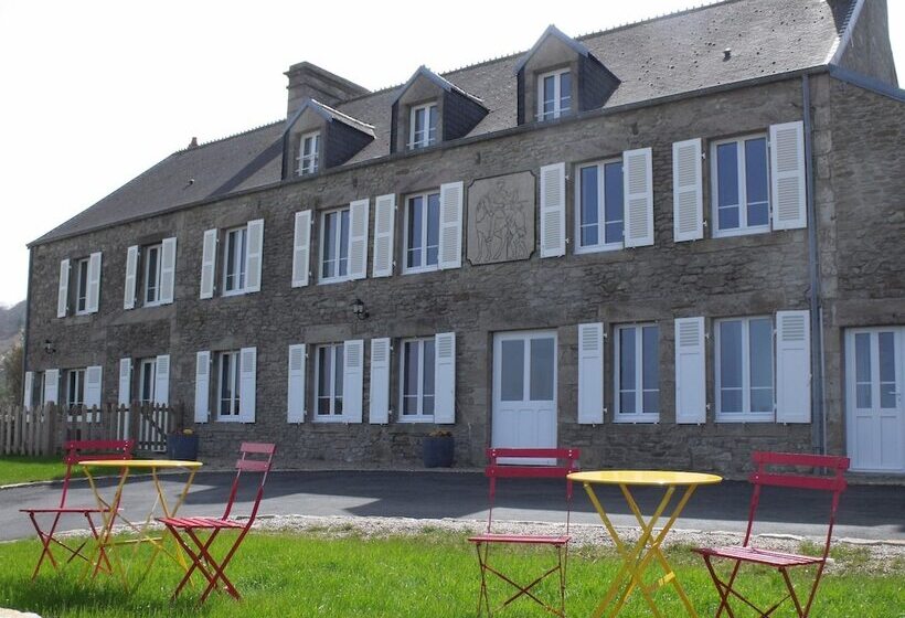 Отель La Roche Du Marais