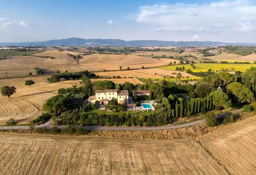 ホテル Poggio Martino