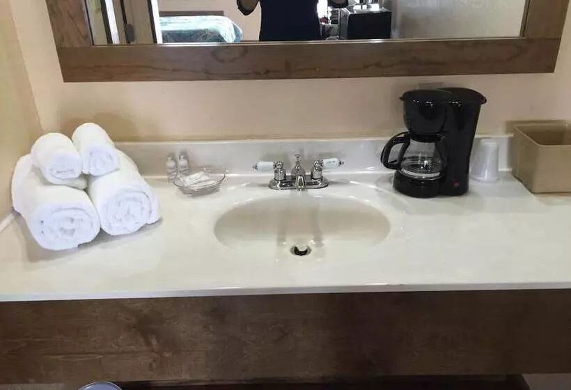 Motelli Gators Inn On The Bayou