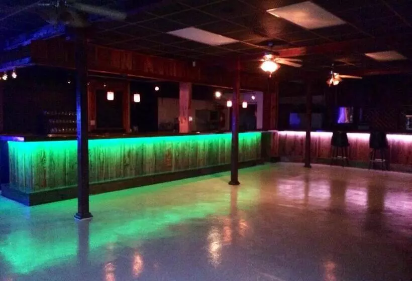 Motelli Gators Inn On The Bayou