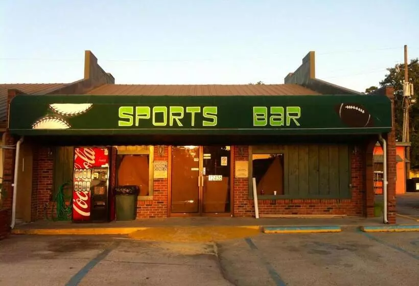 Motelli Gators Inn On The Bayou