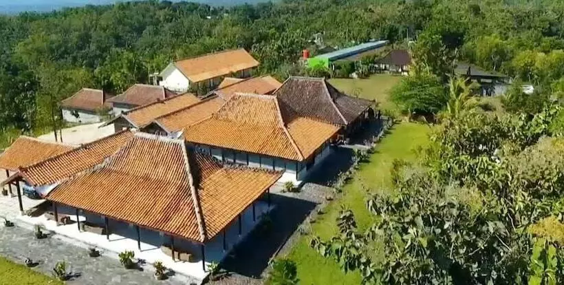 Aamiaismajoitus (B&B) Azana Green Resort Pracimantoro