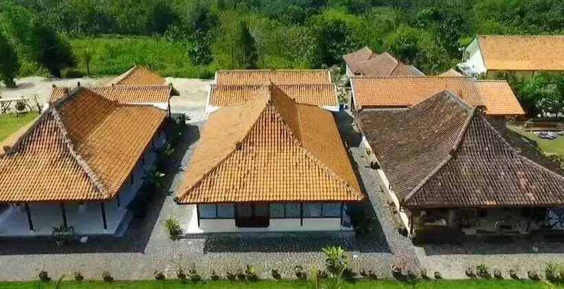 Aamiaismajoitus (B&B) Azana Green Resort Pracimantoro