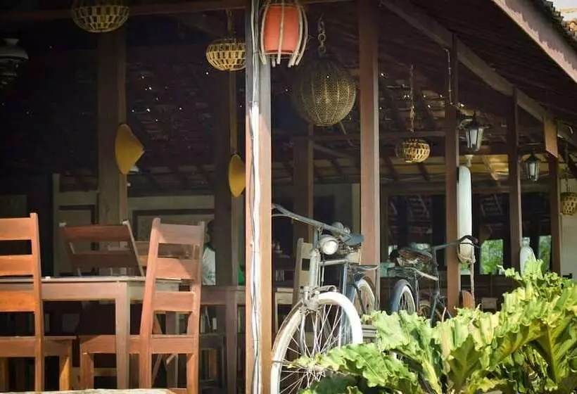 Aamiaismajoitus (B&B) Azana Green Resort Pracimantoro