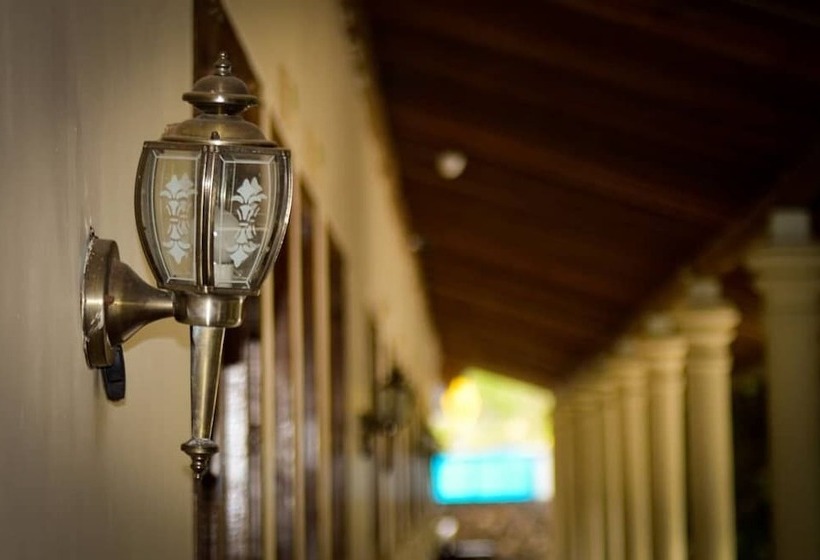 Bed and Breakfast Azana Green Resort Pracimantoro