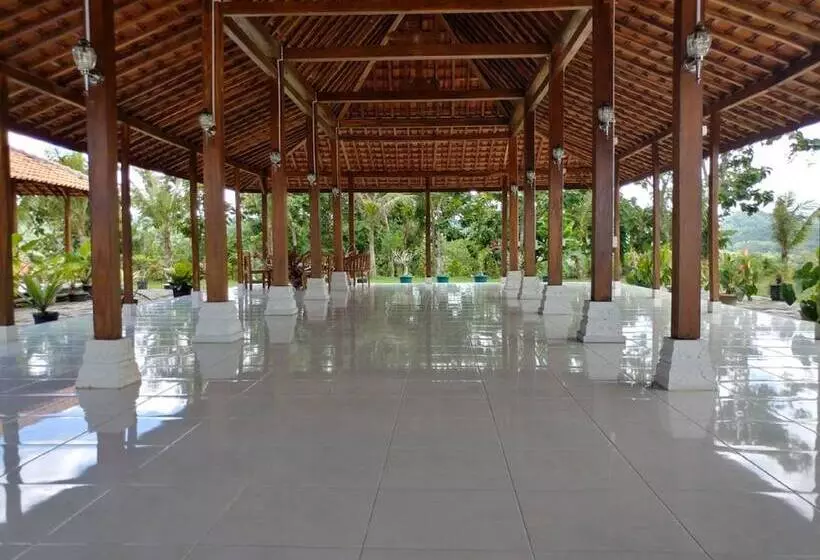 Aamiaismajoitus (B&B) Azana Green Resort Pracimantoro