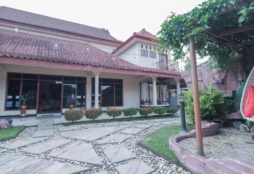 ベッドアンドブレックファースト Marry Ind Gunung Kawi Guest House Malang