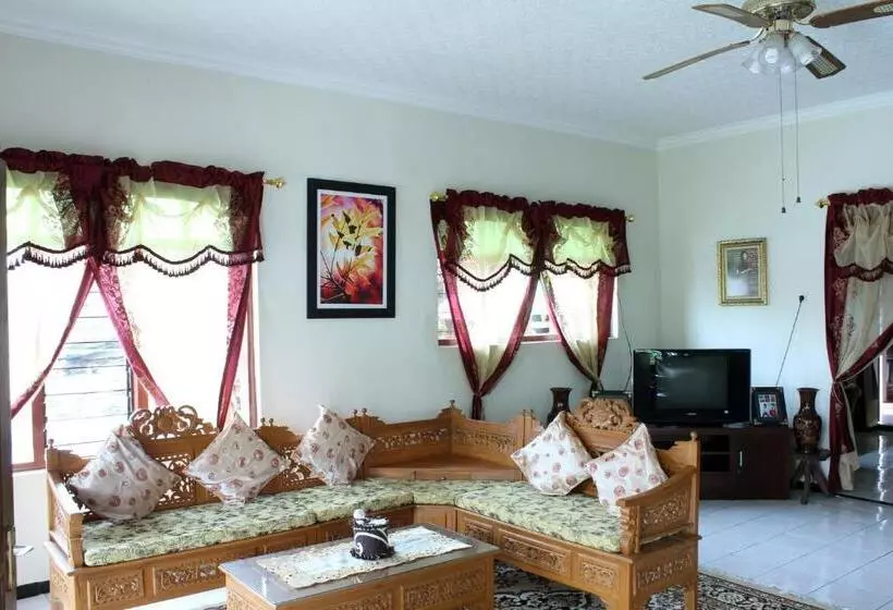 ベッドアンドブレックファースト Marry Ind Gunung Kawi Guest House Malang