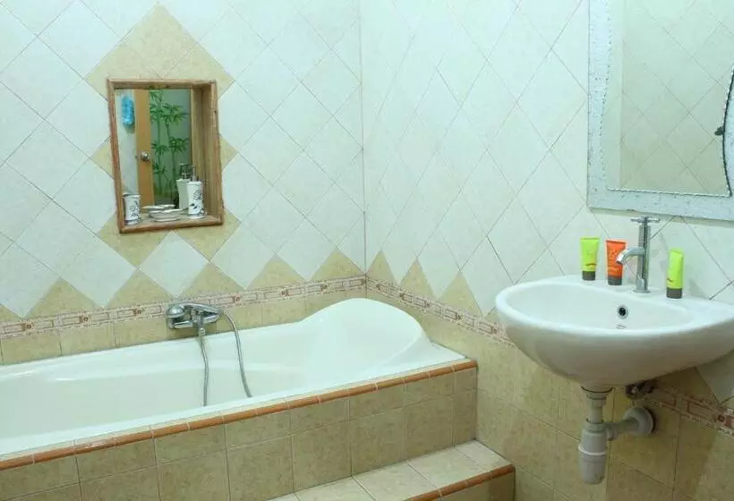 ベッドアンドブレックファースト Marry Ind Gunung Kawi Guest House Malang