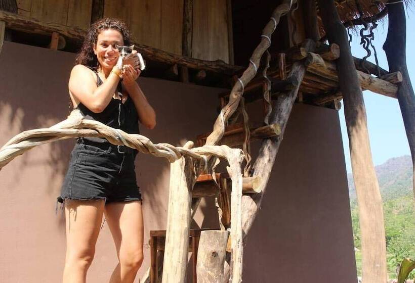 De Chicktoria Hostel And Lounge