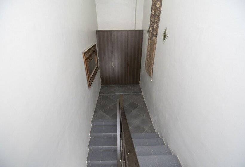 旅馆 Panen House By Oyo Rooms