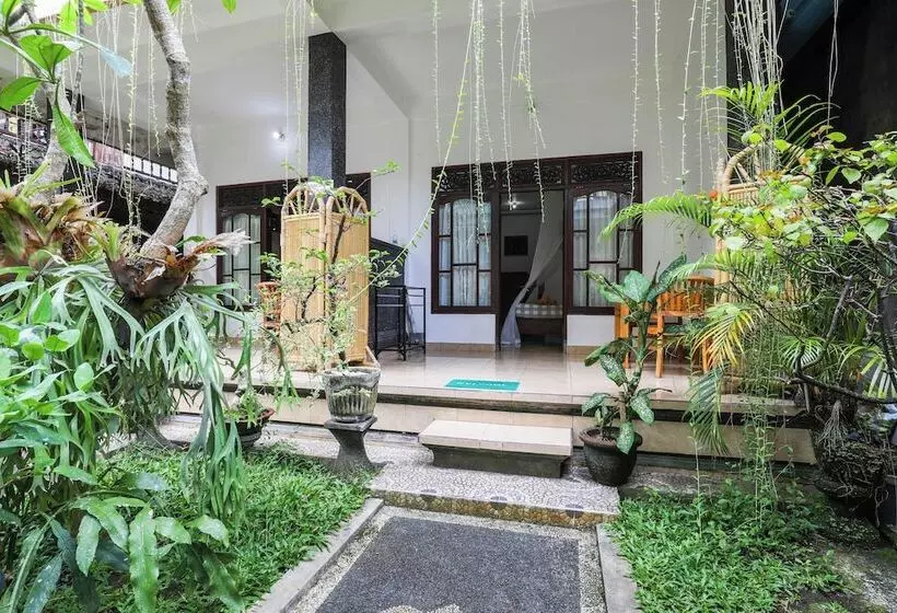 ベッドアンドブレックファースト Artha Dewata Home Stay