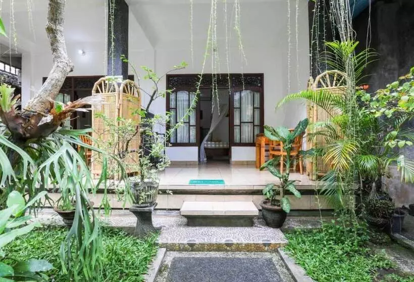 ベッドアンドブレックファースト Artha Dewata Home Stay
