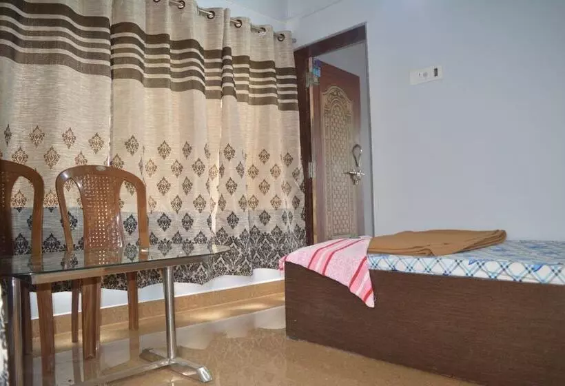 ホテル Atharv Resort