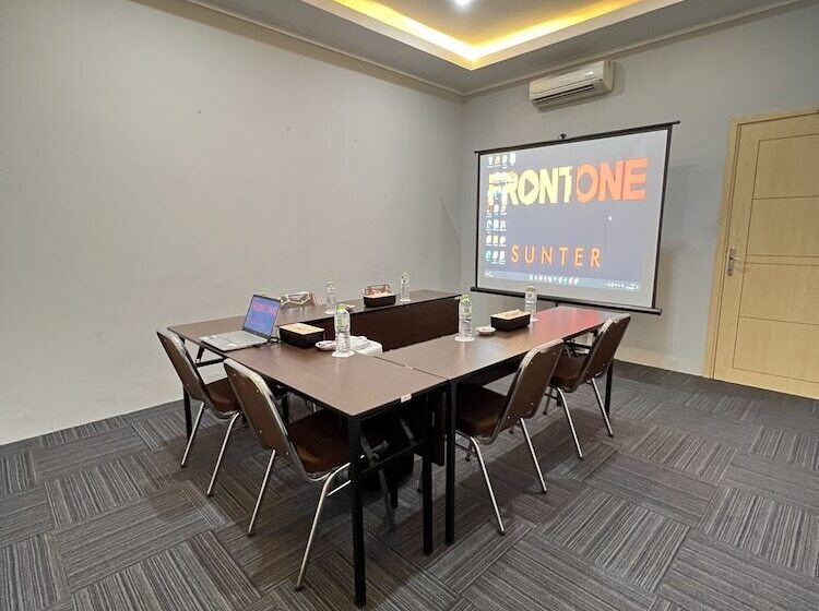 Hotel Front One Cabin Sunter