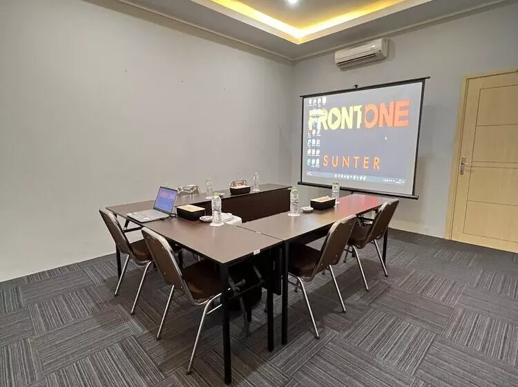 Hotelli Front One Cabin Sunter