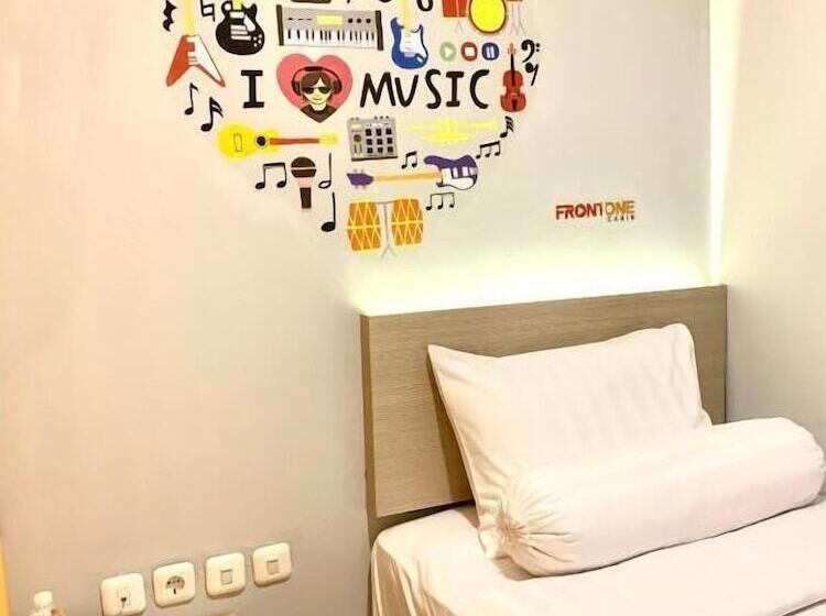 Hotel Front One Cabin Sunter