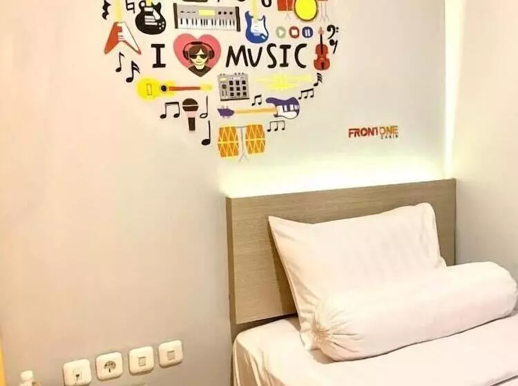 Hotelli Front One Cabin Sunter