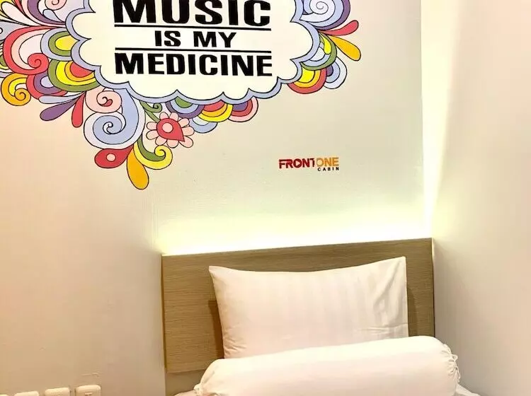 Hotelli Front One Cabin Sunter