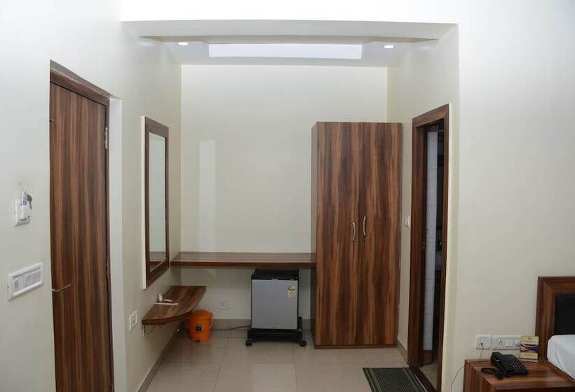 בית מלון כפרי Kdm Palace