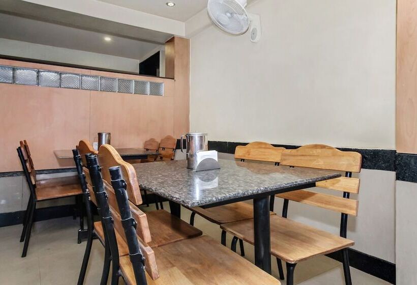 酒店 Megharaj By Oyo Rooms