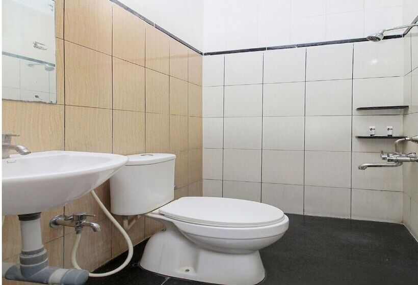 酒店 Megharaj By Oyo Rooms