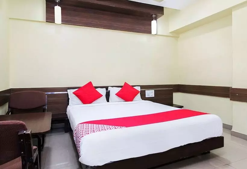 ホテル Megharaj By Oyo Rooms