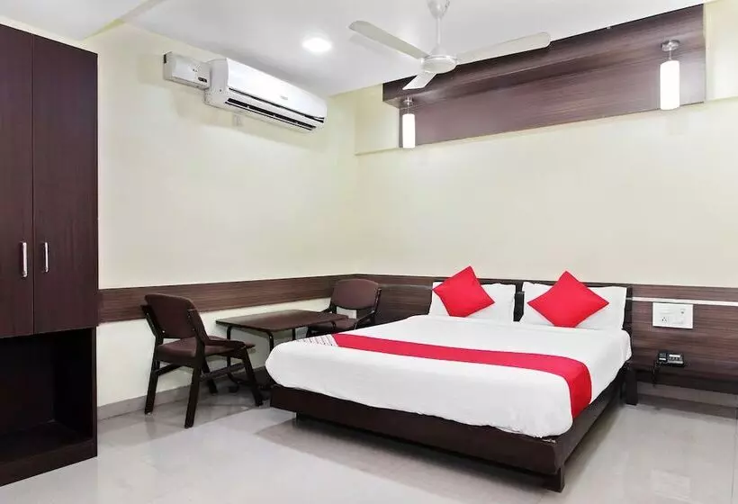 ホテル Megharaj By Oyo Rooms