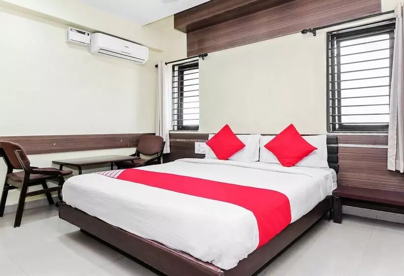 ホテル Megharaj By Oyo Rooms