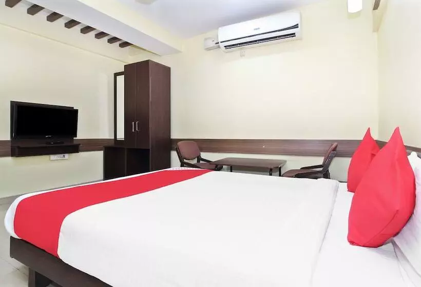 ホテル Megharaj By Oyo Rooms