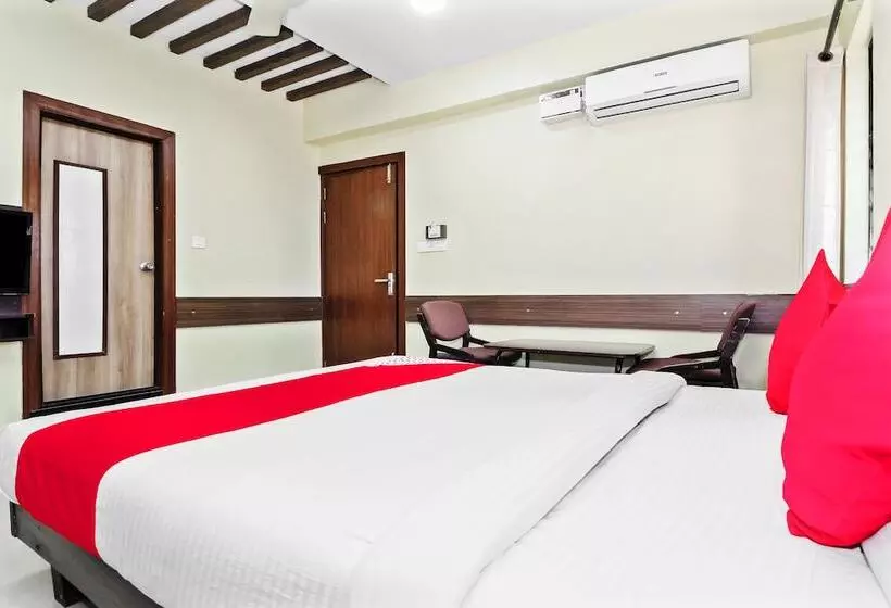 ホテル Megharaj By Oyo Rooms